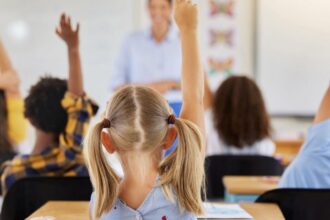 ultima zi de vacanta elevii revin joi in banci cand va avea loc urmatoarea vacanta 695e563695581