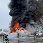 un autocar cu aproape 50 de pasageri a luat foc pe o sosea din mures oamenii s au evacuat la timp video 696251cb341ec