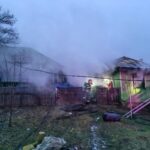 un barbat cu probleme locomotorii salvat din flacari de catre vecini 695d262d2241e