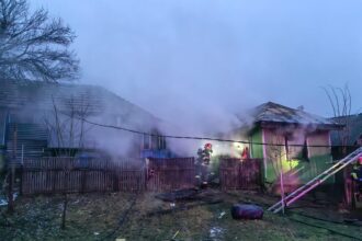 un barbat cu probleme locomotorii salvat din flacari de catre vecini 695d262d2241e