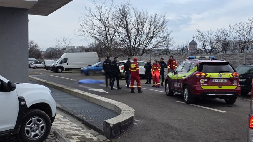 un copil a murit dupa ce a cazut dintr un bloc din oradea 6977166d2a098