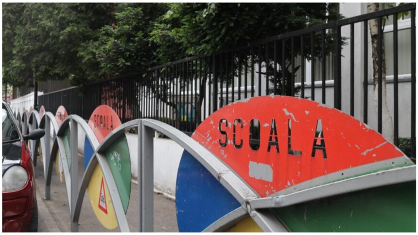 un elev de 13 ani a sarit de la etajul unei scoli din mangalia dupa ce ar fi luat o nota mica baiatul a ajuns la spital 697a4627f3b0f