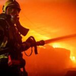 un incendiu puternic a mistuit o gospodarie din judetul caras severin o butelie a explodat si o persoana a suferit arsuri grave 6957b6a623f3b