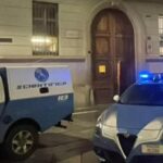 un roman a murit dupa ce a cazut de la etajul 4 al unei pensiuni din milano politia ia in calcul o crima dupa ce un barbat a fost vazut fugind din cladire 6977437479517