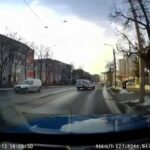 un sofer din iasi a ramas fara permis dupa o manevra periculoasa pe linia de tramvai a fost filmat cu o camera de bord video 69675a6649037