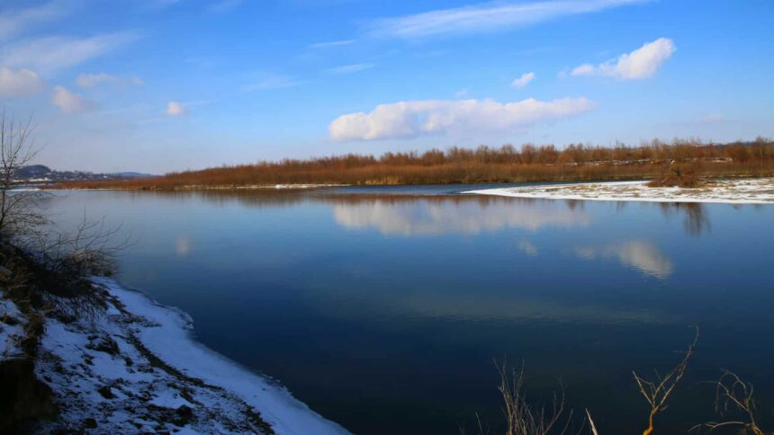 un ucrainean a fost gasit in soc hipotermic dupa ce a trecut ilegal frontiera prin apele raului prut era epuizat 6962843addad7 1