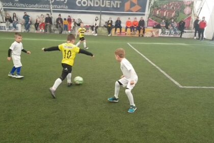 unde iti poti duce copilul sa joace fotbal la iasi care sunt cluburile afiliate unde joaca miile de copii ce se viseaza cristiano ronaldo si ce taxe se percep 697820ac26f50