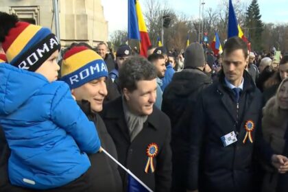 unirea sub asediul huiduielilor nicusor dan primit cu ostilitate de multimea adunata la focsani video 6974933fe9435