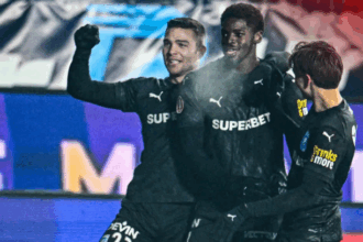 universitatea craiova spulbera petrolul si urca din nou pe primul loc in superliga 696e9533a7a2d