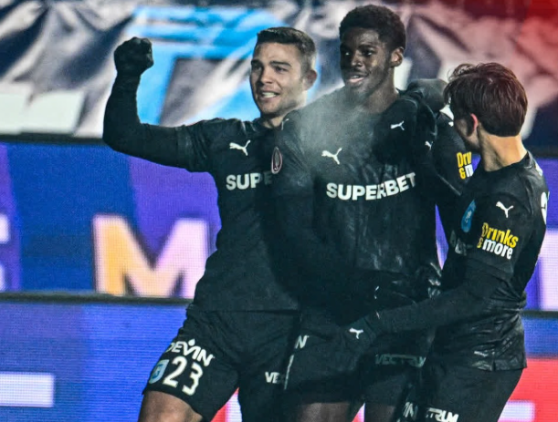 universitatea craiova spulbera petrolul si urca din nou pe primul loc in superliga 696e9533a7a2d