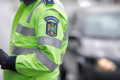 urmarire ca in filme pe soselele din cluj sofer baut si cu permisul anulat prins la volanul unei masini pline cu copii inclusiv un bebelus cum a incercat sa scape de politisti 6965fc0d80213