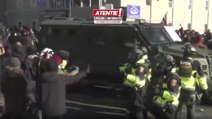 val de furie in sua un barbat a fost impuscat de agentii federali 69765490e04c6