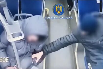 val de furturi in romania un barbat a ramas fara ceas dupa ce a adormit in autobuz video 696ba75364c05