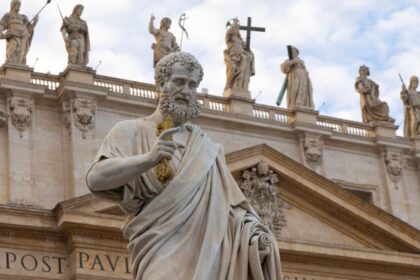 vaticanul se face chelner si deschide un restaurant de lux pe acoperisul bazilicii sfantul petru intre statuile apostolilor 697b8c4aba4bf