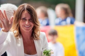 video in 2026 un moment istoric 50 de ani de la primul 10 din gimnastica nadia comaneci un moment ce ne aminteste de puterea visului a muncii si a curajului 69567b3f5e4c0