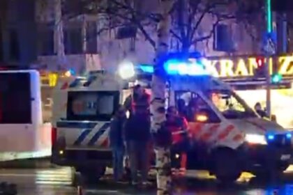 video pieton accidentat de o masina in podu ros 697b96855bf02