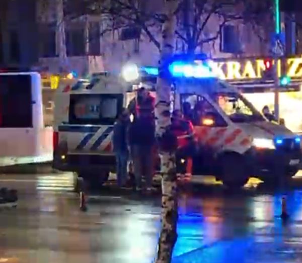 video pieton accidentat de o masina in podu ros 697b96855bf02