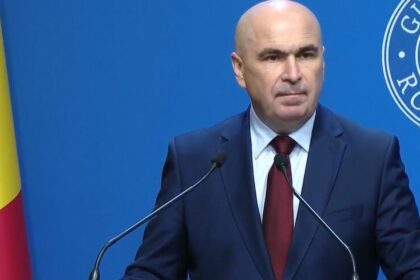 video premierul bolojan a sosit acum la palatul culturii cateva persoane care l asteptau special l au huiduit ce a spus premierul despre a7 si a8 696a35024745d