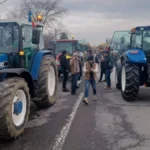 video protest spontan al fermierilor la iasi in vestul judetului zeci de tractoare blocheaza soseaua nationala 696901c08a118
