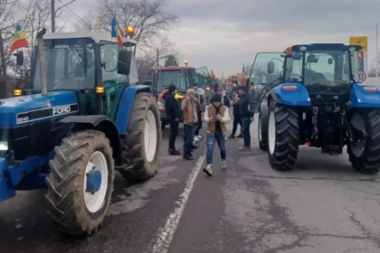 video protest spontan al fermierilor la iasi in vestul judetului zeci de tractoare blocheaza soseaua nationala 696901c08a118