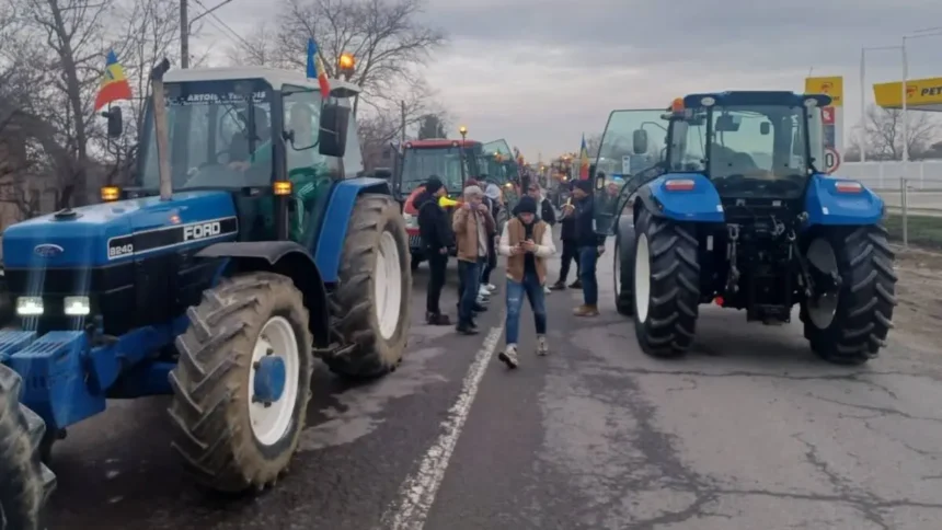 video protest spontan al fermierilor la iasi in vestul judetului zeci de tractoare blocheaza soseaua nationala 696901c08a118