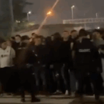 video situatie tensionata la valencia dupa ce jucatorii au fost huiduiti si un geam al autocarului a fost spart 695a494bf34bb