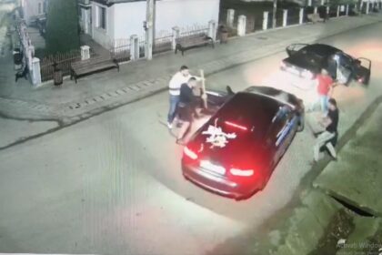 violenta extrema la botosani un sofer a fost atacat cu batele in trafic de patru barbati agresorii sunt frati 695783015c1b0
