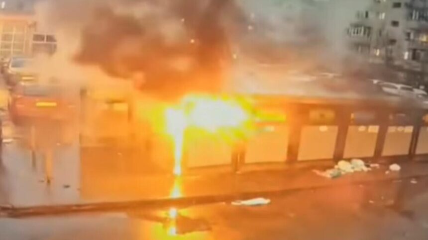 zeci de pubele de gunoi au ars in noaptea de revelion la iasi din cauza petardelor 69566ac6ee8d2