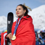 a aflat de moartea bunicii sale imediat dupa ce a castigat aurul la jocurile olimpice de iarna eileen gu a izbucnit in lacrimi la conferinta de presa 699c143f4f2ab