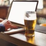 a baut la serviciu si tot el a castigat in instanta cum a reusit un angajat sa primeasca despagubiri dupa ce a fost prins 69a0947edd518