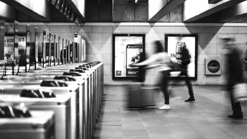 acces conditionat la metroul din moscova pasagerii trebuie sa permita verificarea telefoanelor mobile 6982dcfa86486