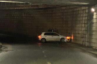 accident in pasajul canta un sofer a intrat cu masina in zid foto 69879a9a2e997