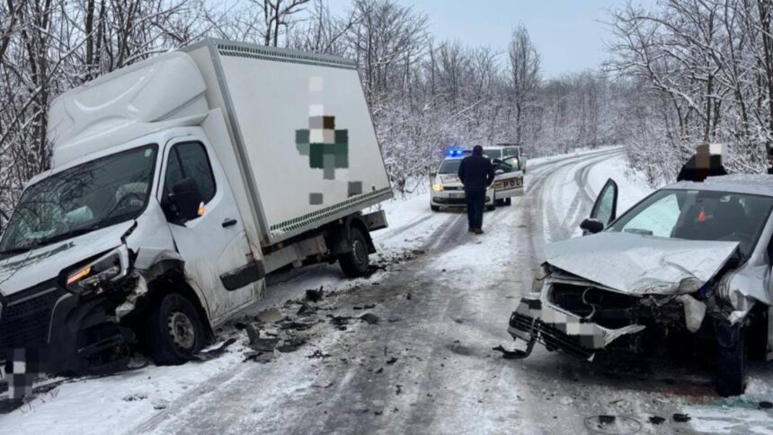 accident pe dj 606 in judetul mehedinti o soferita a lovit o autoutilitara un pasager ranit 698c3a66ce862