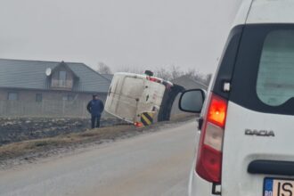 accident rutier la iesirea din tiganasi spre plugari trafic blocat mai multe autoturisme ajunse in sant 6985922fd09f1