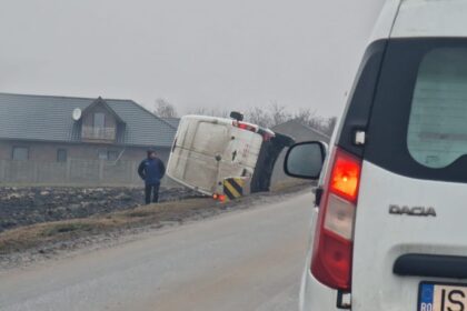 accident rutier la iesirea din tiganasi spre plugari trafic blocat mai multe autoturisme ajunse in sant 6985922fd09f1