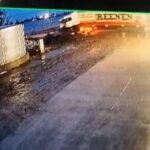 accidentul cu trei victime de la motca momentul impactului cu tir ul suprins de camere video 6993159cc5e3c