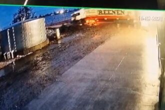 accidentul cu trei victime de la motca momentul impactului cu tir ul suprins de camere video 6993159cc5e3c