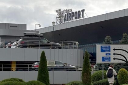 alerta cu bomba la aeroportul international chisinau pasagerii au iesit in fuga ce au descoperit autoritatile video 69a07bc89a096