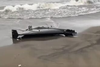 alerta la marea neagra o drona ruseasca a esuat pe o plaja din turcia 698dcb27ecddc