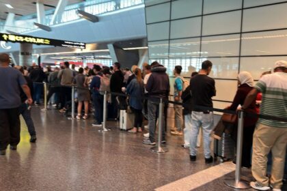 alerta mae sute de romani din dubai si doha solicita sprijin consular dupa suspendarea zborurilor din orientul mijlociu 69a33f91426f3