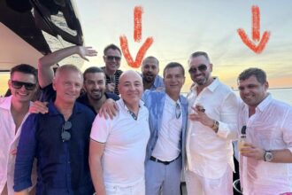 ambasadorul romaniei in sua andrei muraru petrecere cu sampanie si trabucuri scumpe pe yachtul afaceristului dragos sprinceanu 698b4d5dd43a4