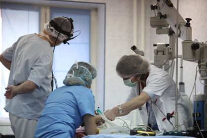 ar ramane in tara dar bat la usi inchise dezbateri aprinse la iasi dupa ideea lui bolojan ca absolventii de medicina sa lucreze un numar de ani in romania inainte de a pleca 698e7bcdd4419