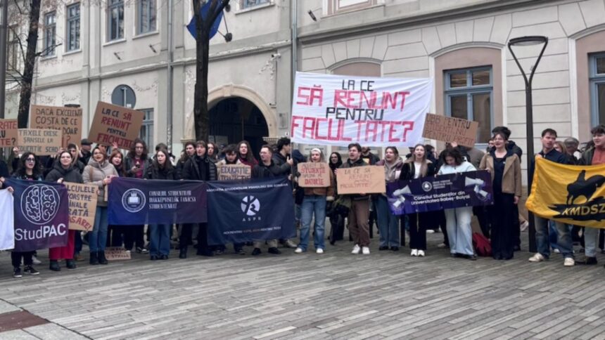bolojan i a scos pe studentii de la ubb cluj in strada tinerii contesta majorarea taxelor diploma pe datorie 699ef6baa2ea4
