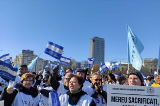 bolojan le raspunde profesorilor revenirea la norma de 18 ore nu este posibila norma actuala este la nivel minim european 698a447d26286