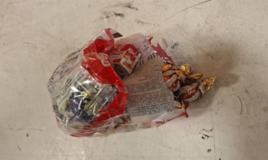 bomboane cu aroma exploziva 50 de cartuse nepercutate ascunse intr o punga cu dulciuri descoperite la albita 69a1627beb46e