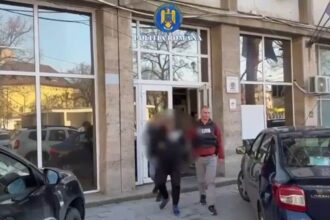 bucurestean de 58 de ani acuzat ca si a violat nepoata in varsta de opt ani si ar fi obligat o sa se uite la clipuri cu continut sexual 69a068db3f268