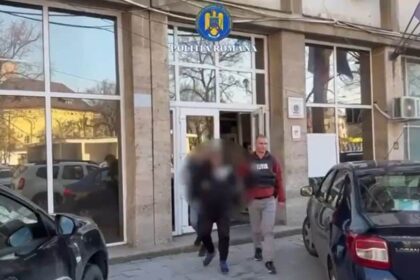 bucurestean de 58 de ani acuzat ca si a violat nepoata in varsta de opt ani si ar fi obligat o sa se uite la clipuri cu continut sexual 69a068db3f268