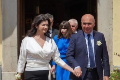 cat castiga partenera lui ilie bolojan veniturile ioanei fasie au crescut de cand a intrat in lumina reflectoarelor 6996cc1177a21