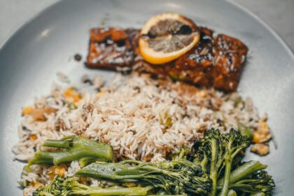 cea mai gustoasa reteta de orez cu somon ingredientul care ii confera un gust aparte 698b0f82d6fcd