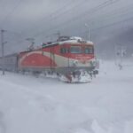 circulatia trenurilor afectata de viscol oamenii sunt blocati in vagoane intarzieri de peste trei ore 69998d88ec5e0